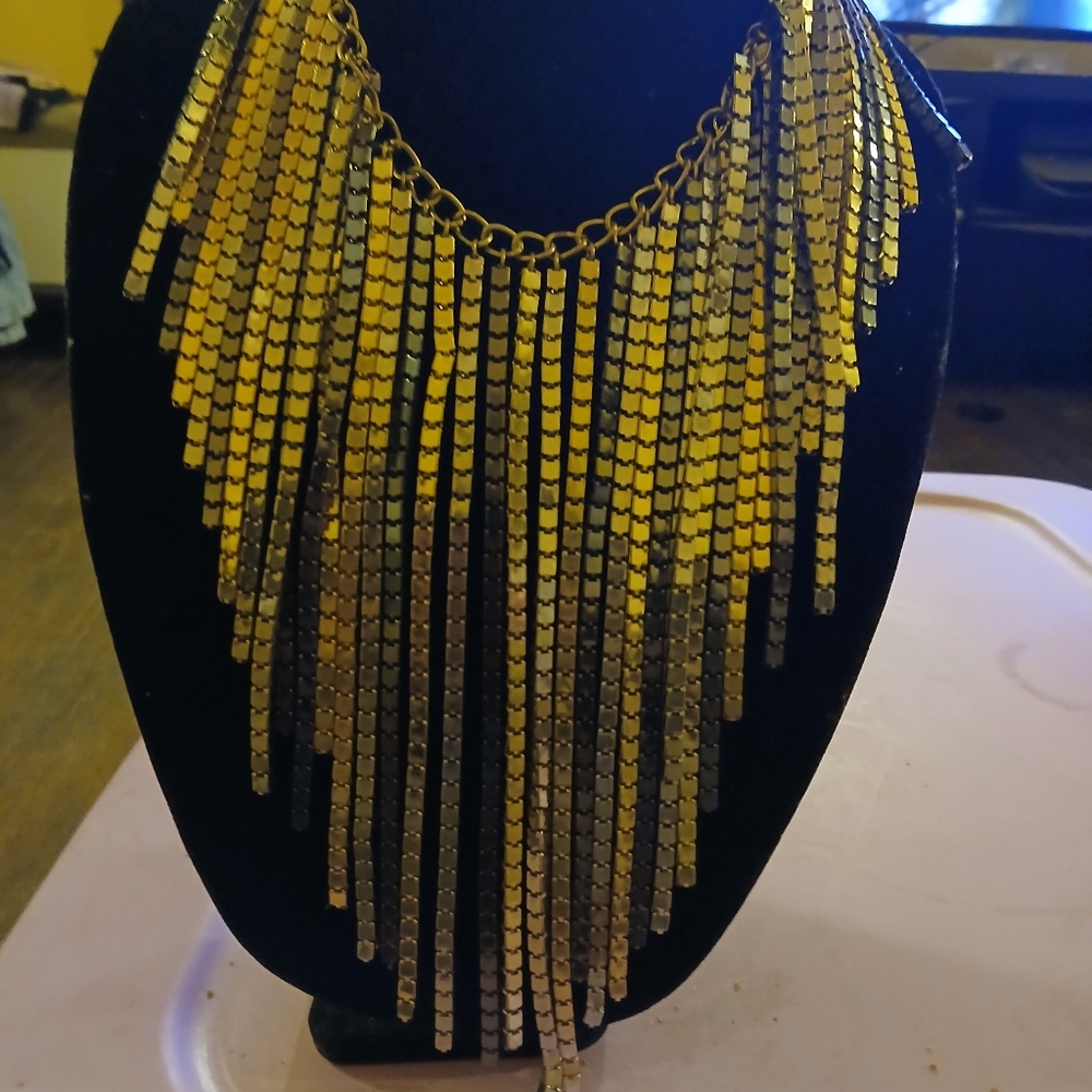 Multi Color Necklace - Picture 2 of 4